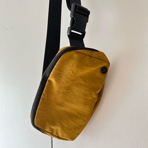 Lululemon Everywhere Belt Bag